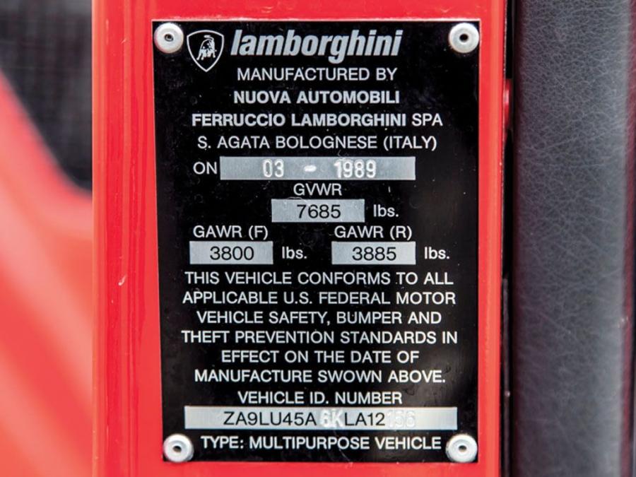 Детали интерьера Lamborghini LM002 1989 года  (фото 18 из 19)